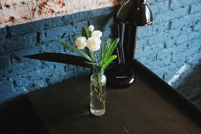The Benefits of Adding Fresh Flowers to Your Home Decor The Benefits of Adding Fresh Flowers to Your Home Decor
